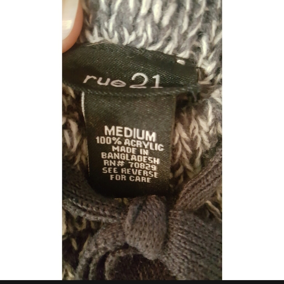 Sweater - Picture 4 of 4